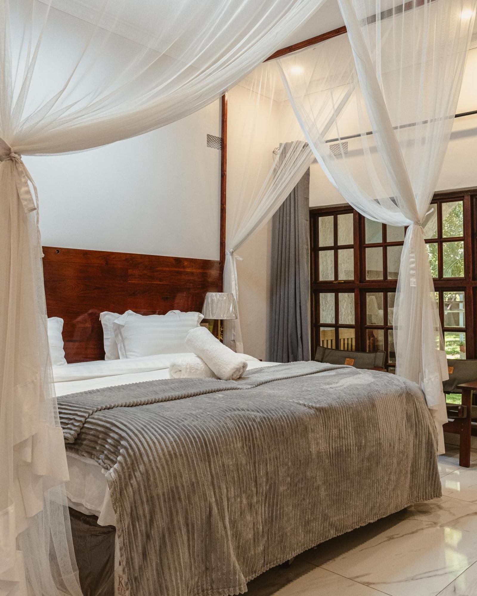 Jacaranda Lodge Victoriawatervallen Buitenkant foto