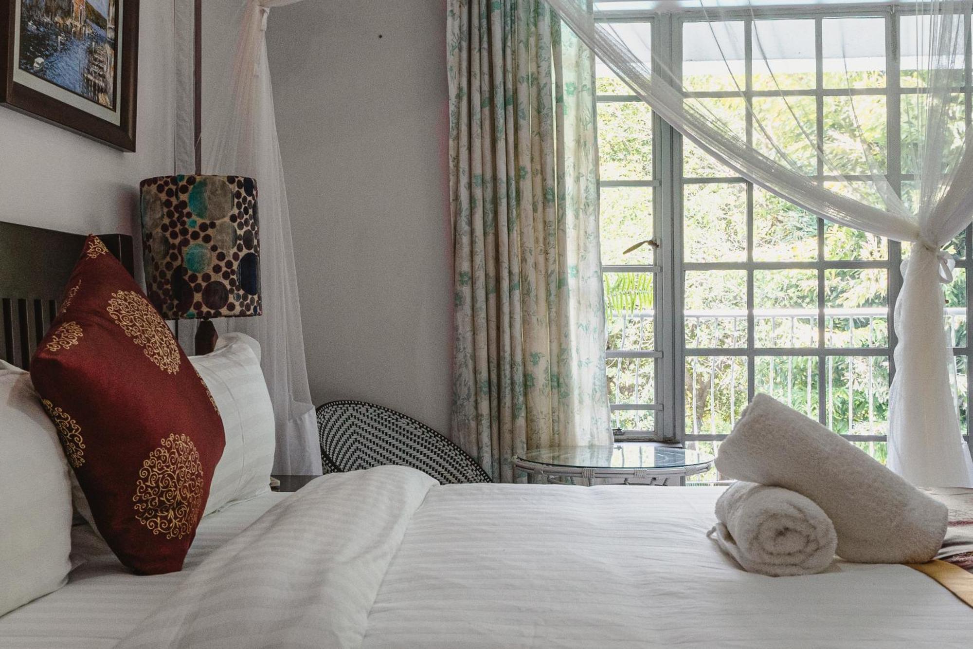 Jacaranda Lodge Victoriawatervallen Buitenkant foto